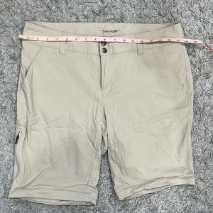 Columbia Chino Beige Shorts  Size 12